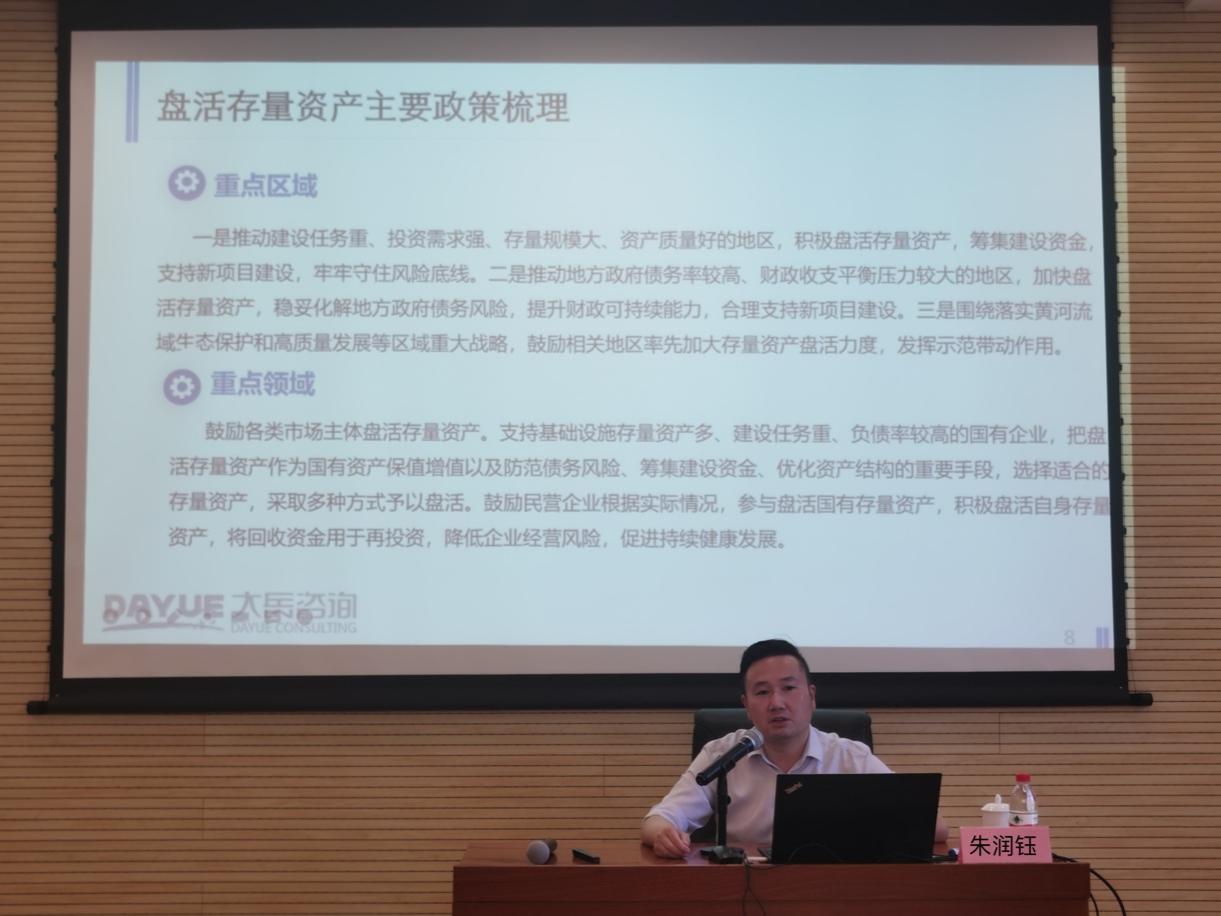 屏幕上的人
描述已自動生成